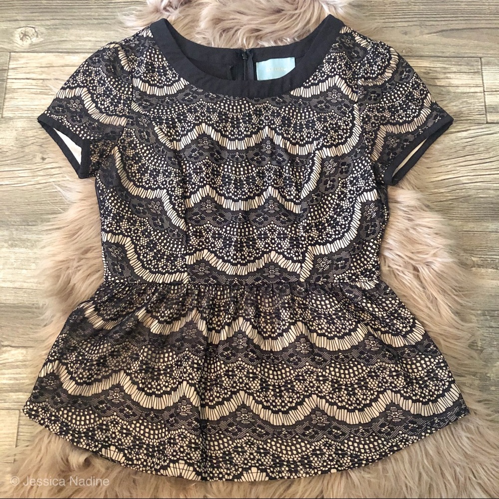 SKIES ARE BLUE / Lace Peplum Top